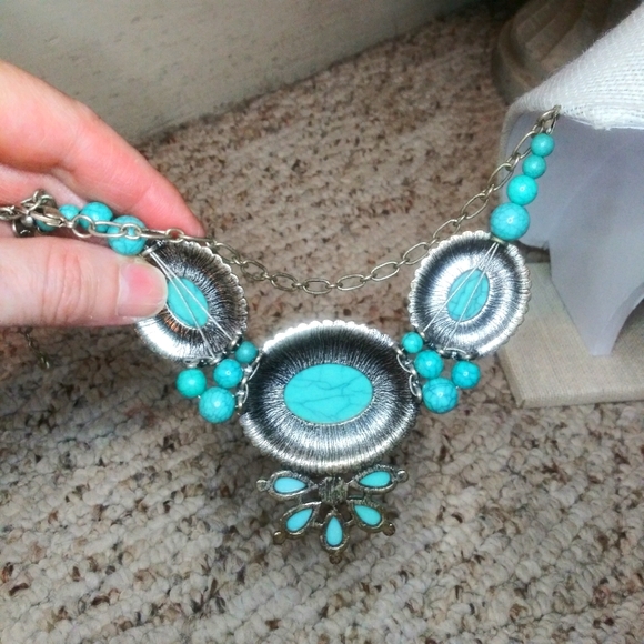 Boho/Western Faux Turquoise & Silver Statement Necklace - Picture 3 of 7
